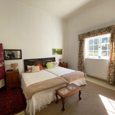 Standard-Room-Dwarsvlei-Guest-House-Karoo-Middelburg-Accommodation-2-x-singles-downstairs-2