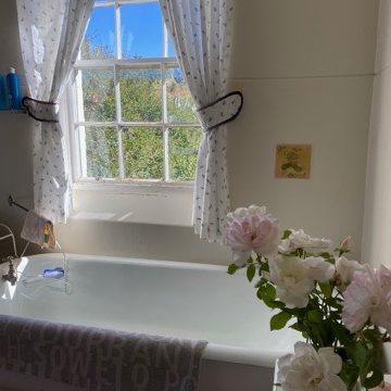 Standard-Room-Dwarsvlei-Guest-House-Karoo-Middelburg-Accommodation-Upstairs-Bathroom-1